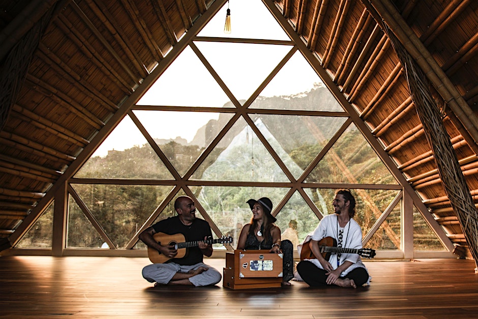 Folder de Noche de Kirtan en Barcelona